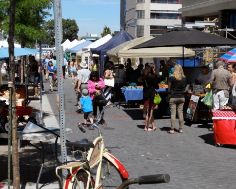 Until then, once a week the merchants gather to sell there bounty in the walkway behind the building. Bread, honey, cheese, donuts...