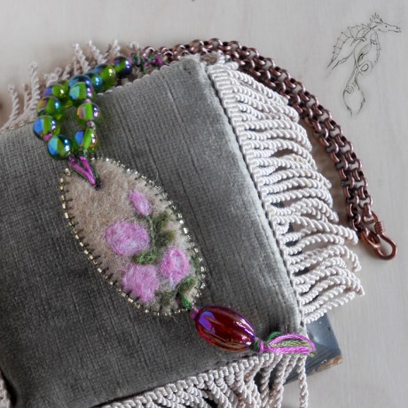 1_RoseFeltedPendant_Necklace_2