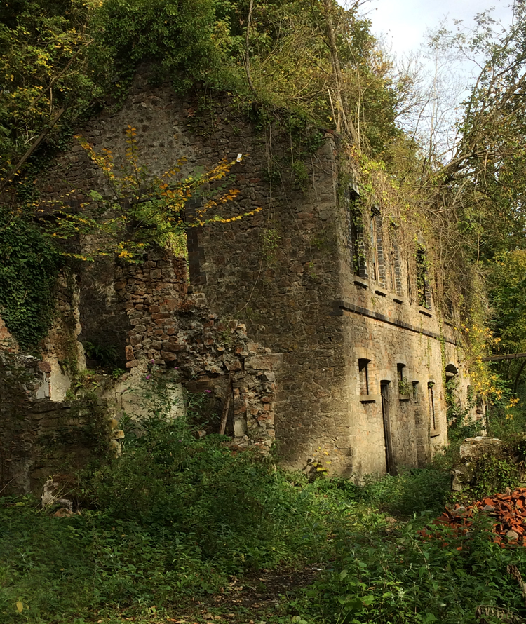 Mells_RiverWalk_RuinBuilding